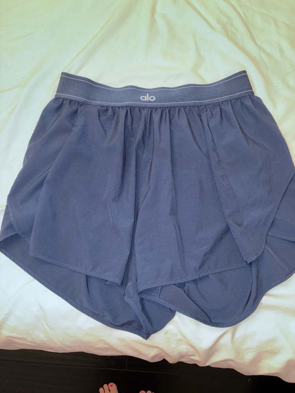 Alo Yoga Match Point Athletic Shorts Navy Blue with contrasting waistband size L
